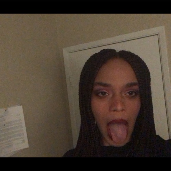 Meet your Posher, Ajeé - Picture 2 of 2